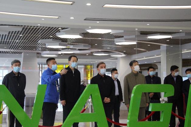 天下人大常委会副委员长艾力更?依明巴海到征途国际官网通州项目开展科普法执法检查